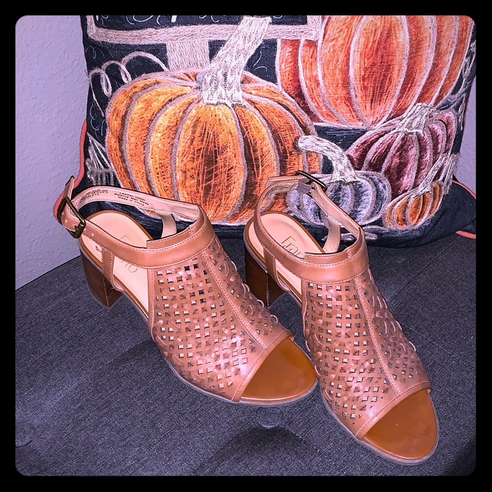 🌺🌺 Cute Leather Sandals 🌺🌺